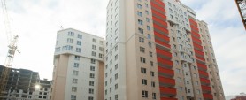 Un tânăr a căzut de la etajul șase